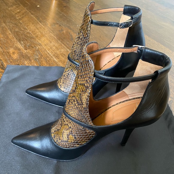 GIVENCHY Fem Python & Leather Cuteout Booties - Picture 5 of 8